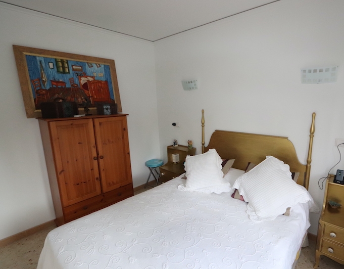Cozy townhouse just 400m from the beach.