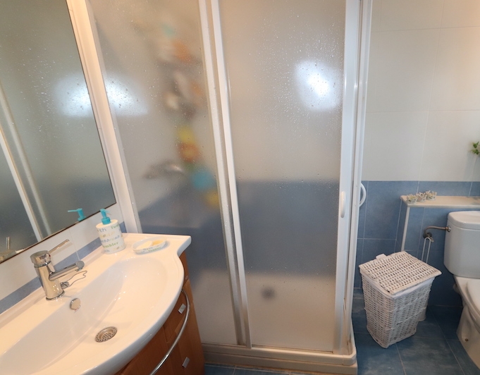Cozy townhouse just 400m from the beach.
