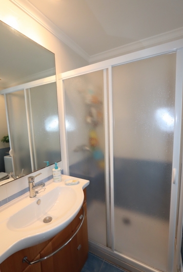 Cozy townhouse just 400m from the beach.