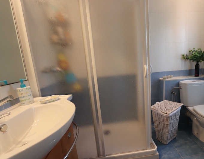 Cozy townhouse just 400m from the beach.
