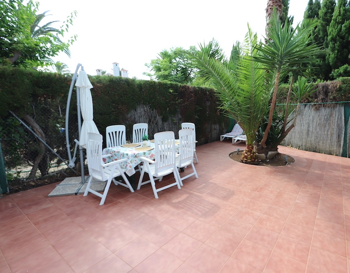 Cozy townhouse just 400m from the beach.
