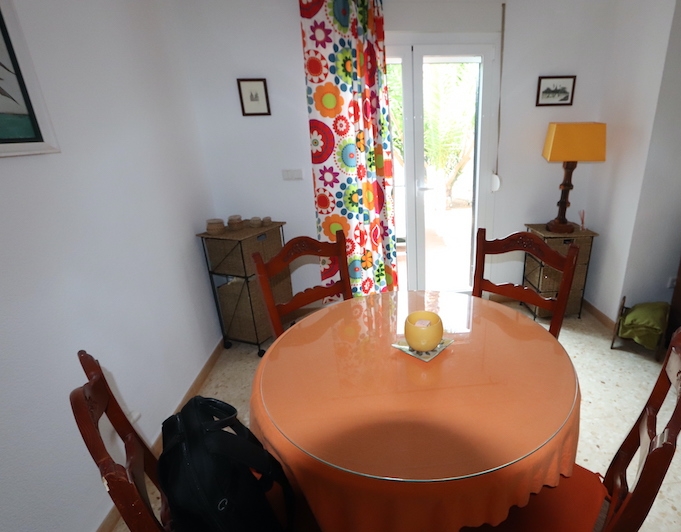 Cozy townhouse just 400m from the beach.