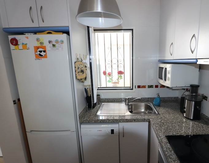 Cozy townhouse just 400m from the beach.