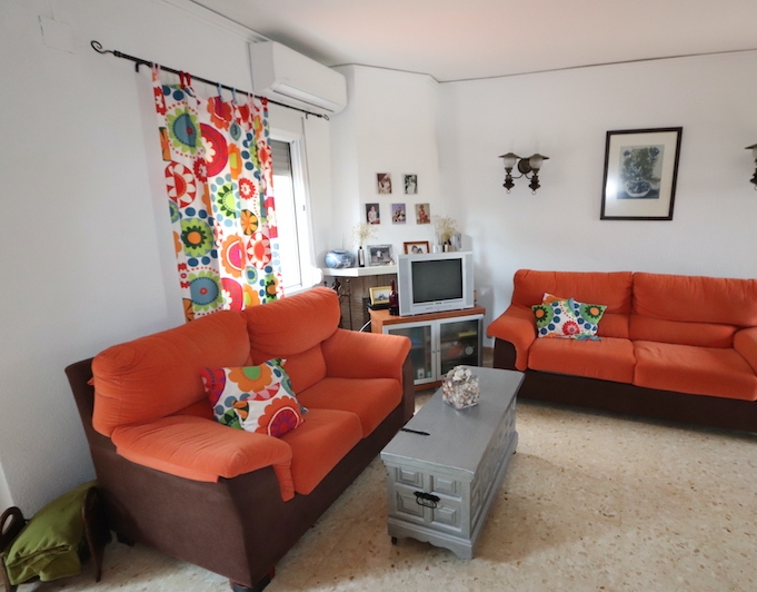 Cozy townhouse just 400m from the beach.
