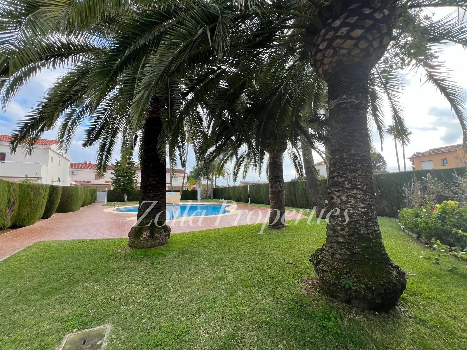Superbe maison de ville à seulement 300 m de la plage. Els Poblets