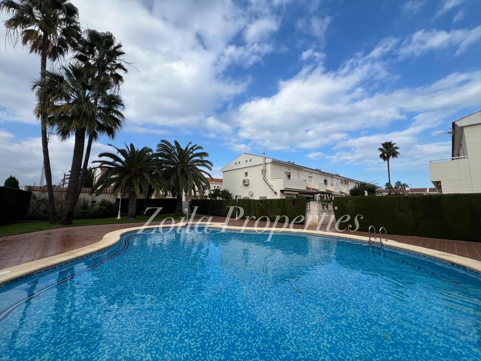 Superbe maison de ville à seulement 300 m de la plage. Els Poblets