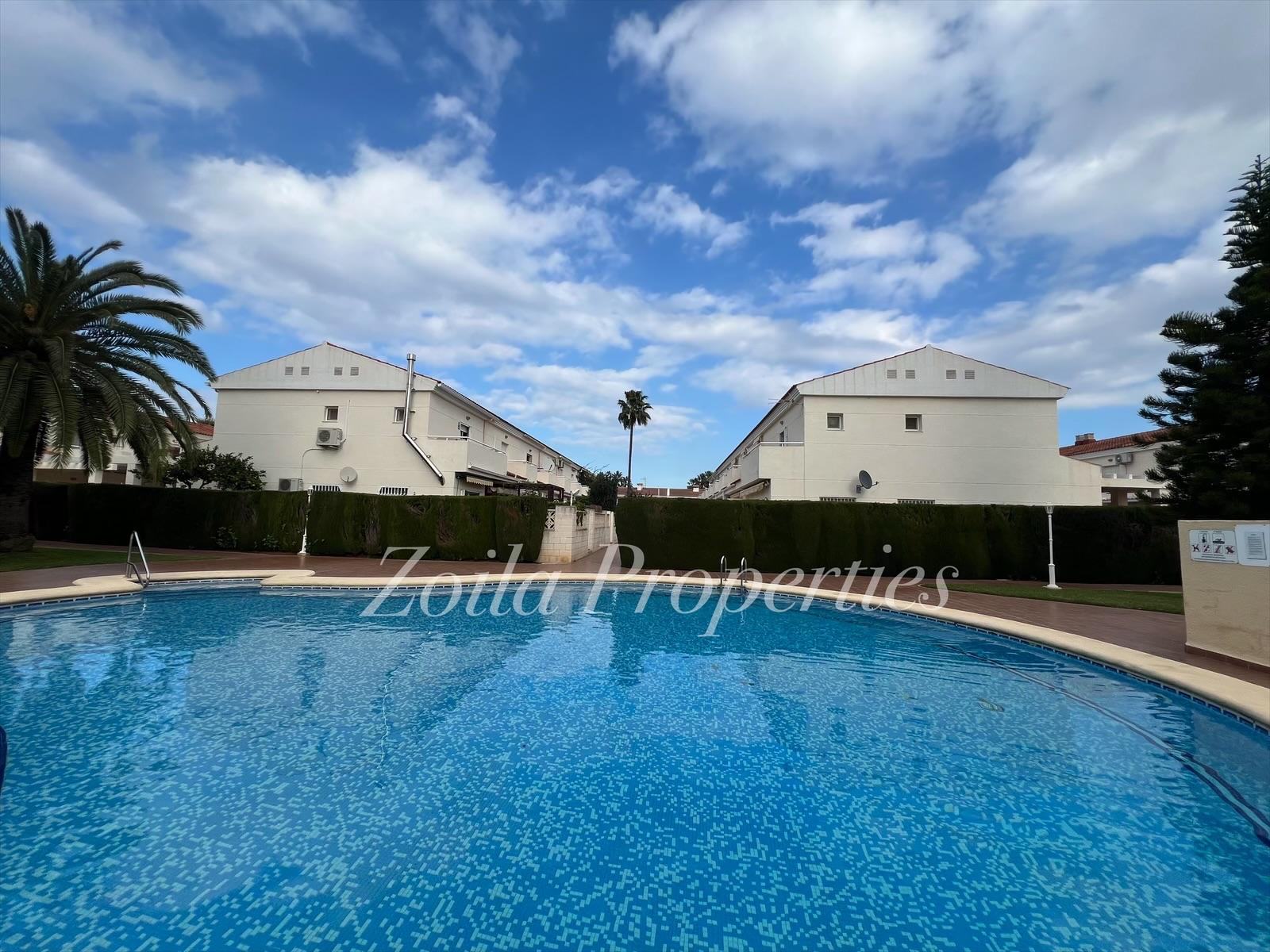 Superbe maison de ville à seulement 300 m de la plage. Els Poblets