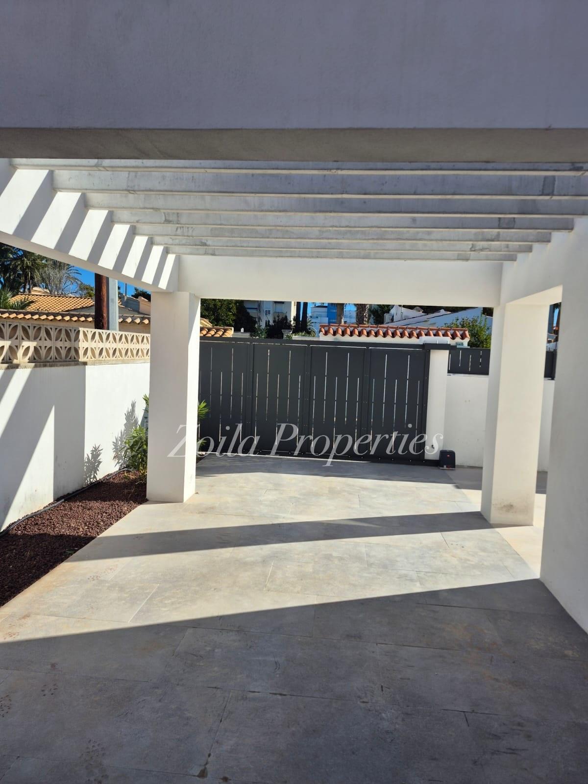Chalet indépendant en première ligne. Neuf.