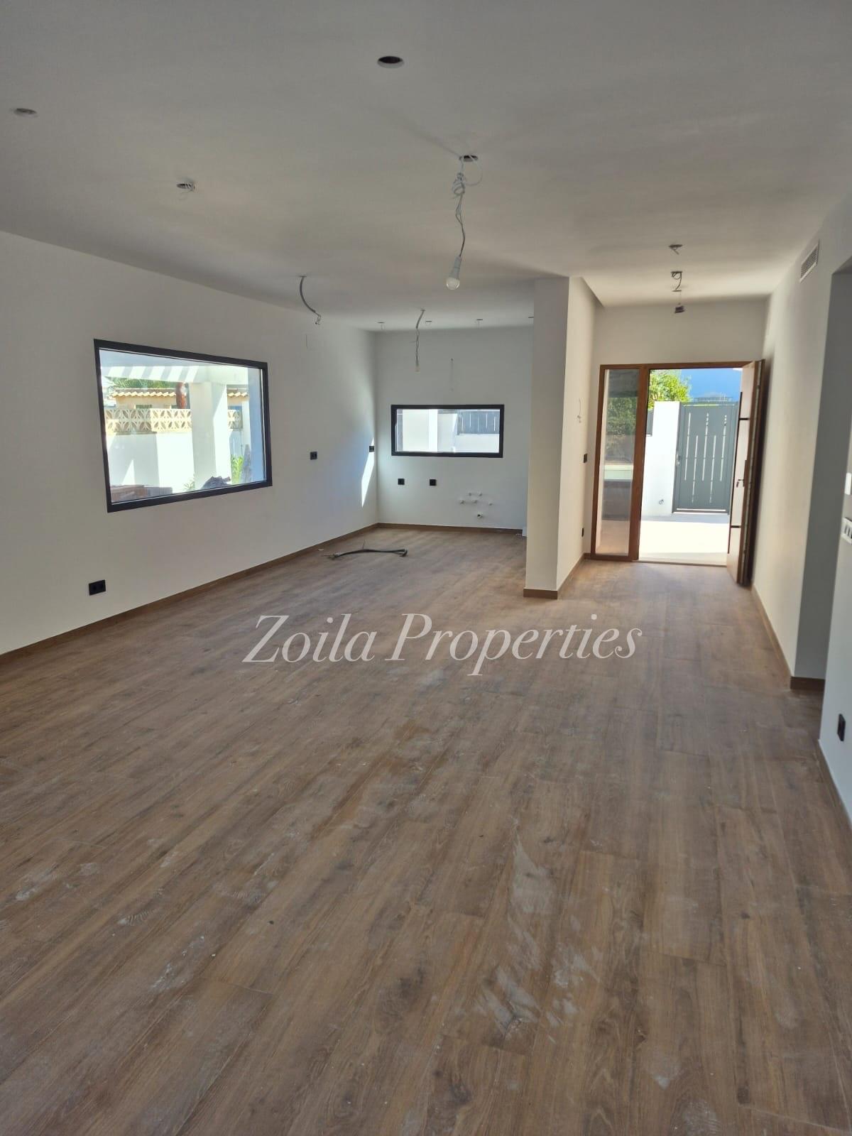 Chalet indépendant en première ligne. Neuf.