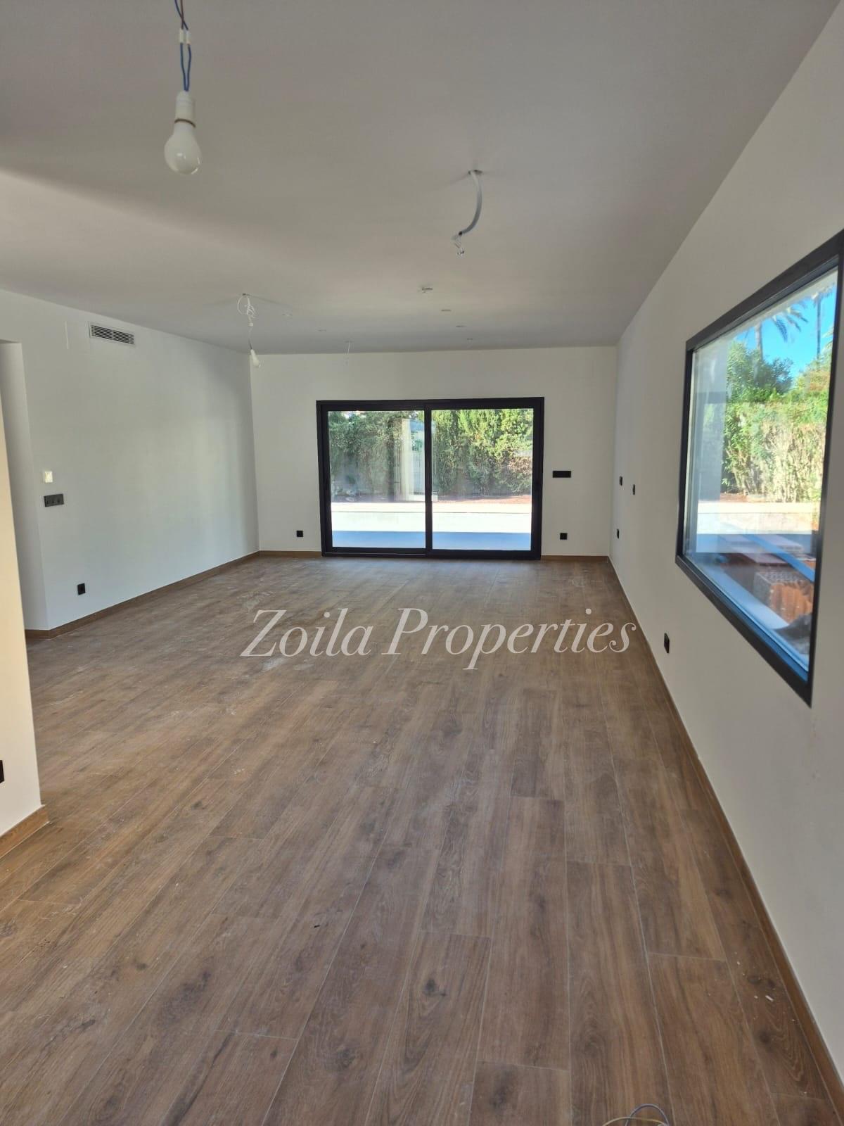 Chalet indépendant en première ligne. Neuf.