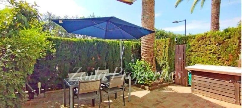 Cozy townhouse just 400m from the beach.