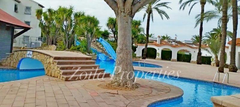 Cozy townhouse just 400m from the beach.
