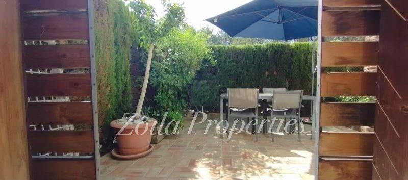 Cozy townhouse just 400m from the beach.