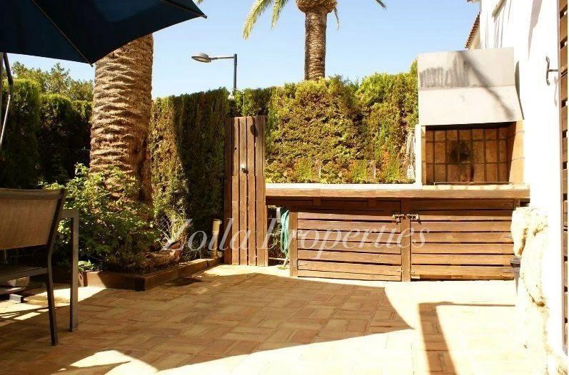Cozy townhouse just 400m from the beach.