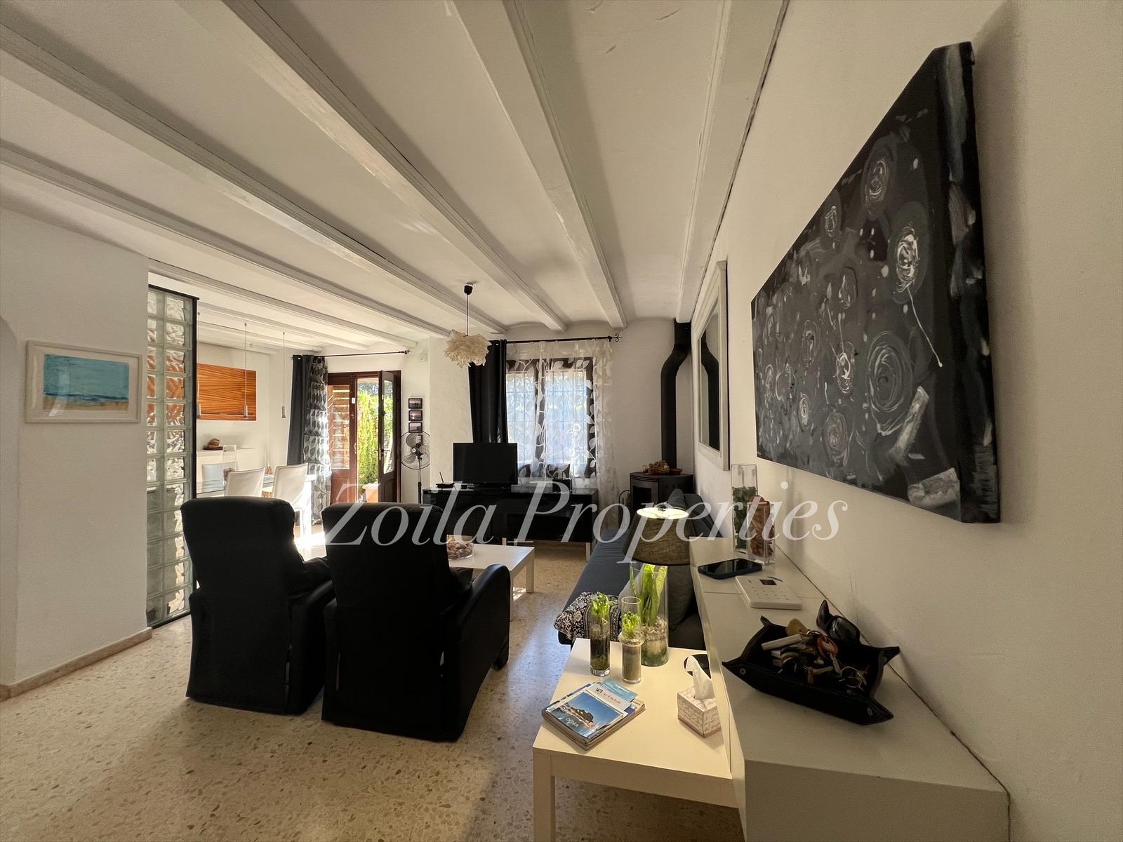 Cozy townhouse just 400m from the beach.