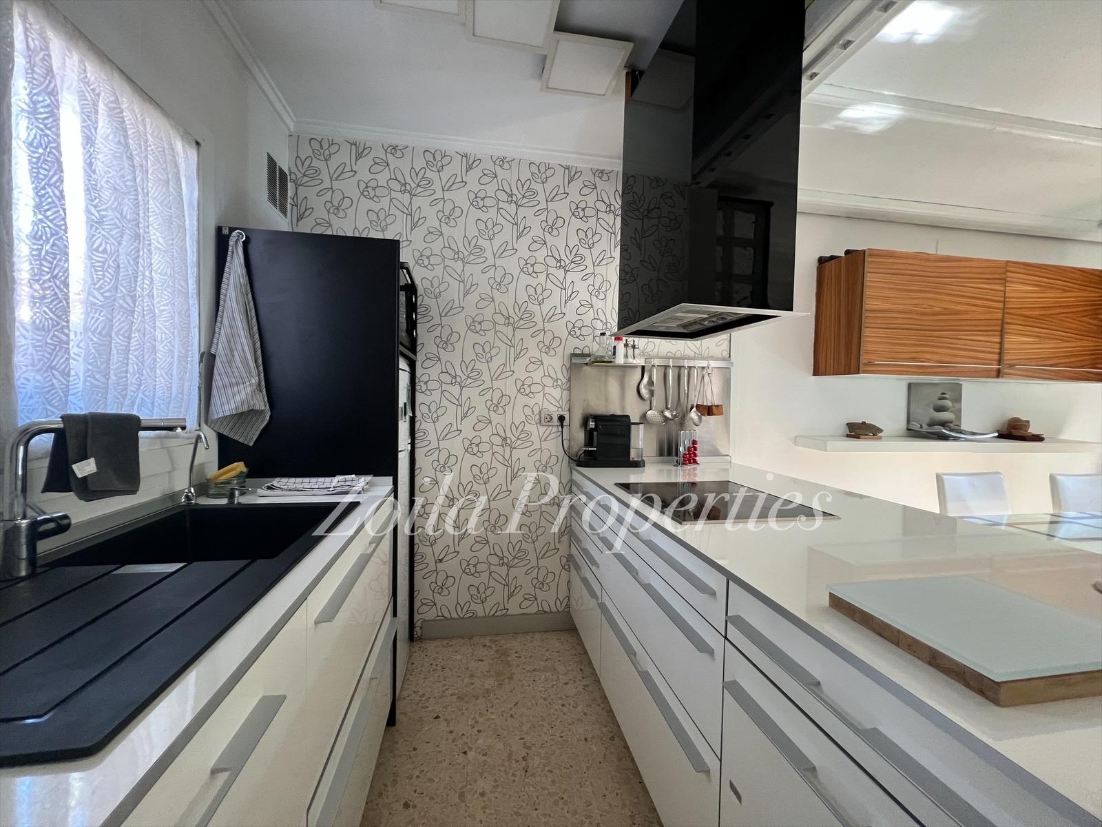 Cozy townhouse just 400m from the beach.