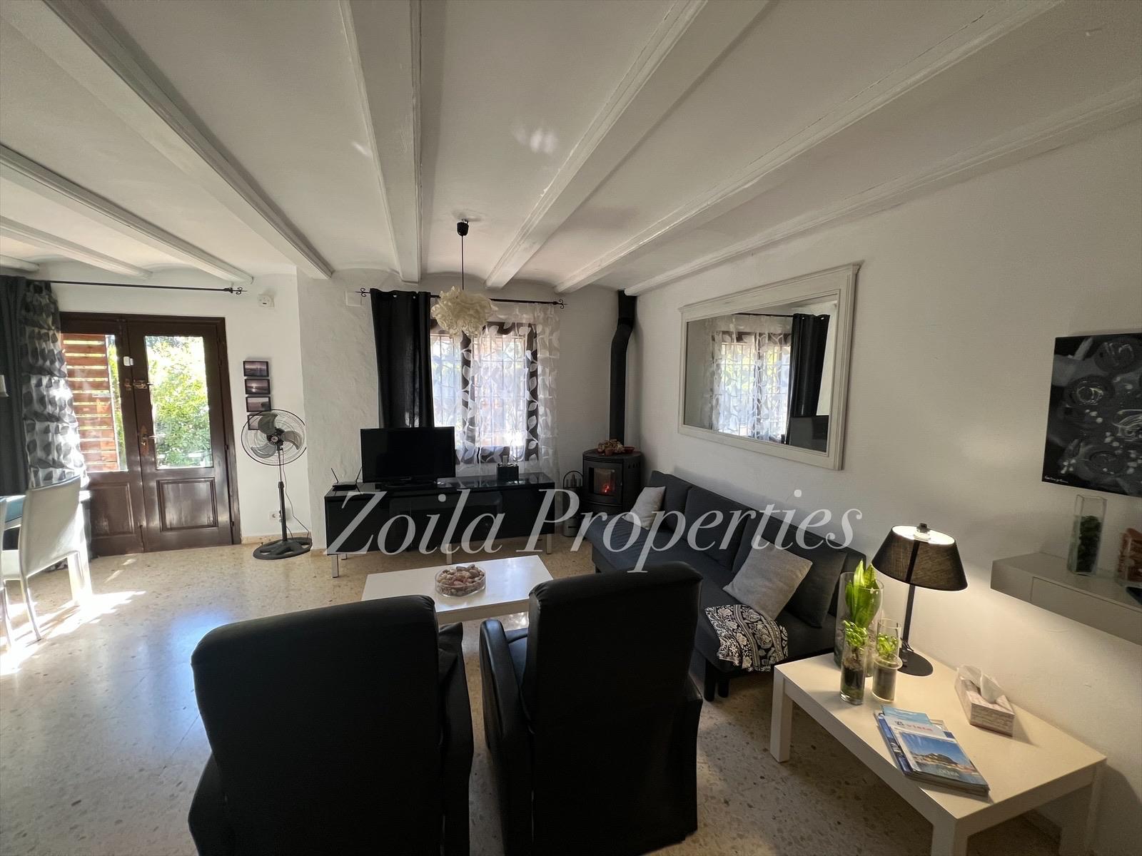 Cozy townhouse just 400m from the beach.
