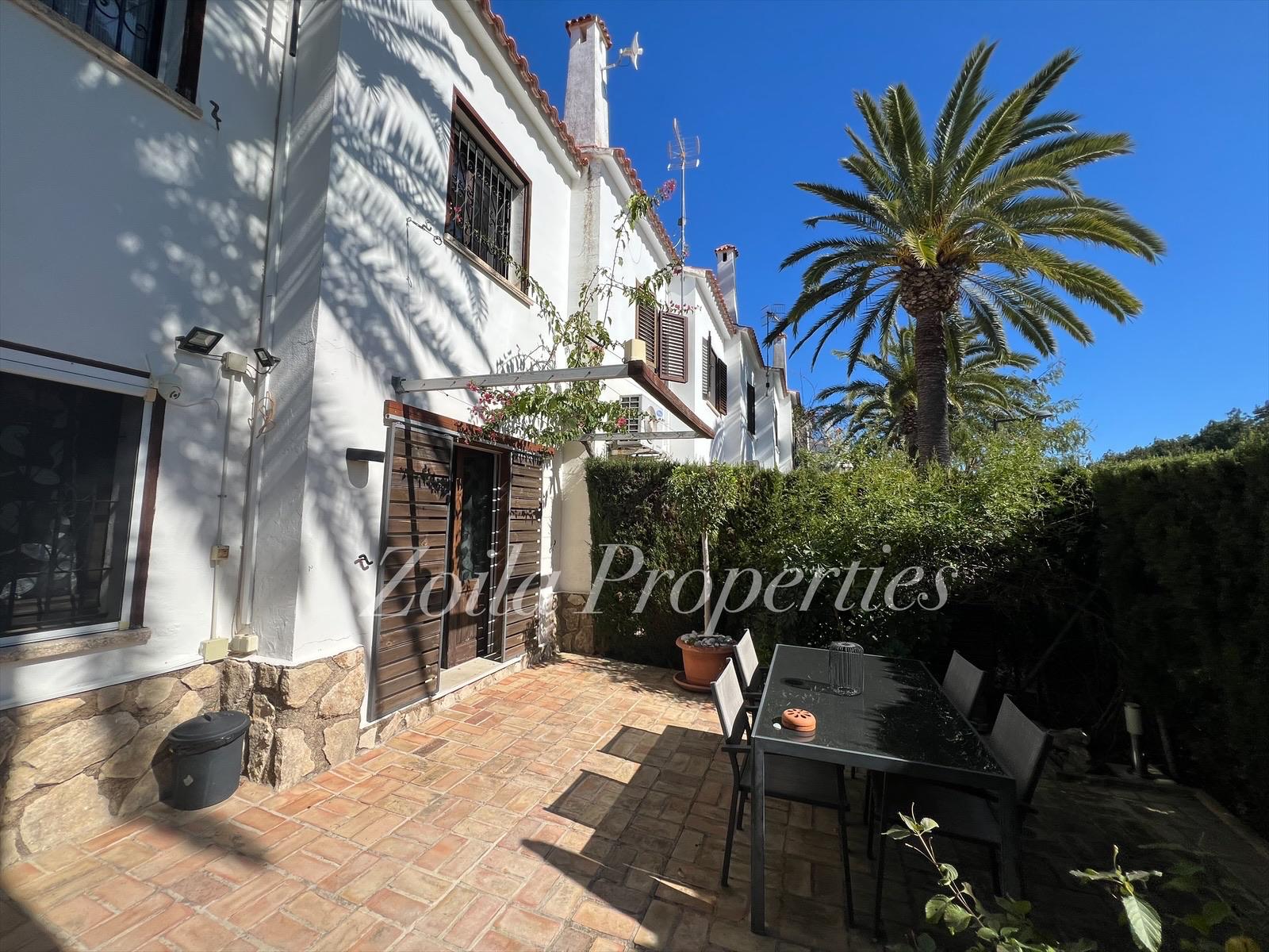 Cozy townhouse just 400m from the beach.