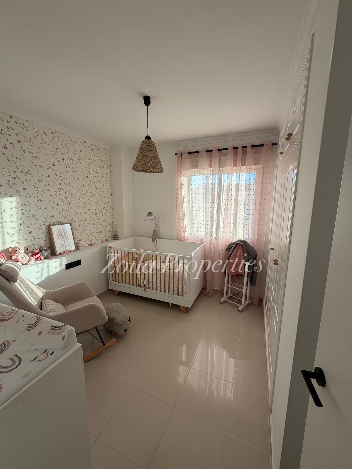 Amplio apartamento de 3 dormitorios en Montgó.