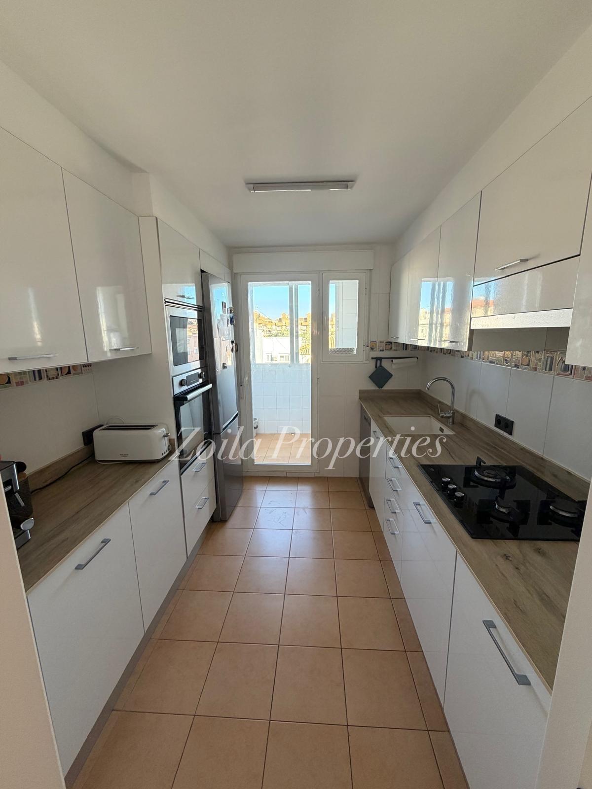 Amplio apartamento de 3 dormitorios en Montgó.