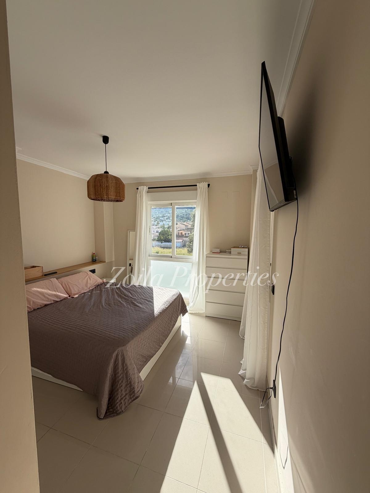 Amplio apartamento de 3 dormitorios en Montgó.