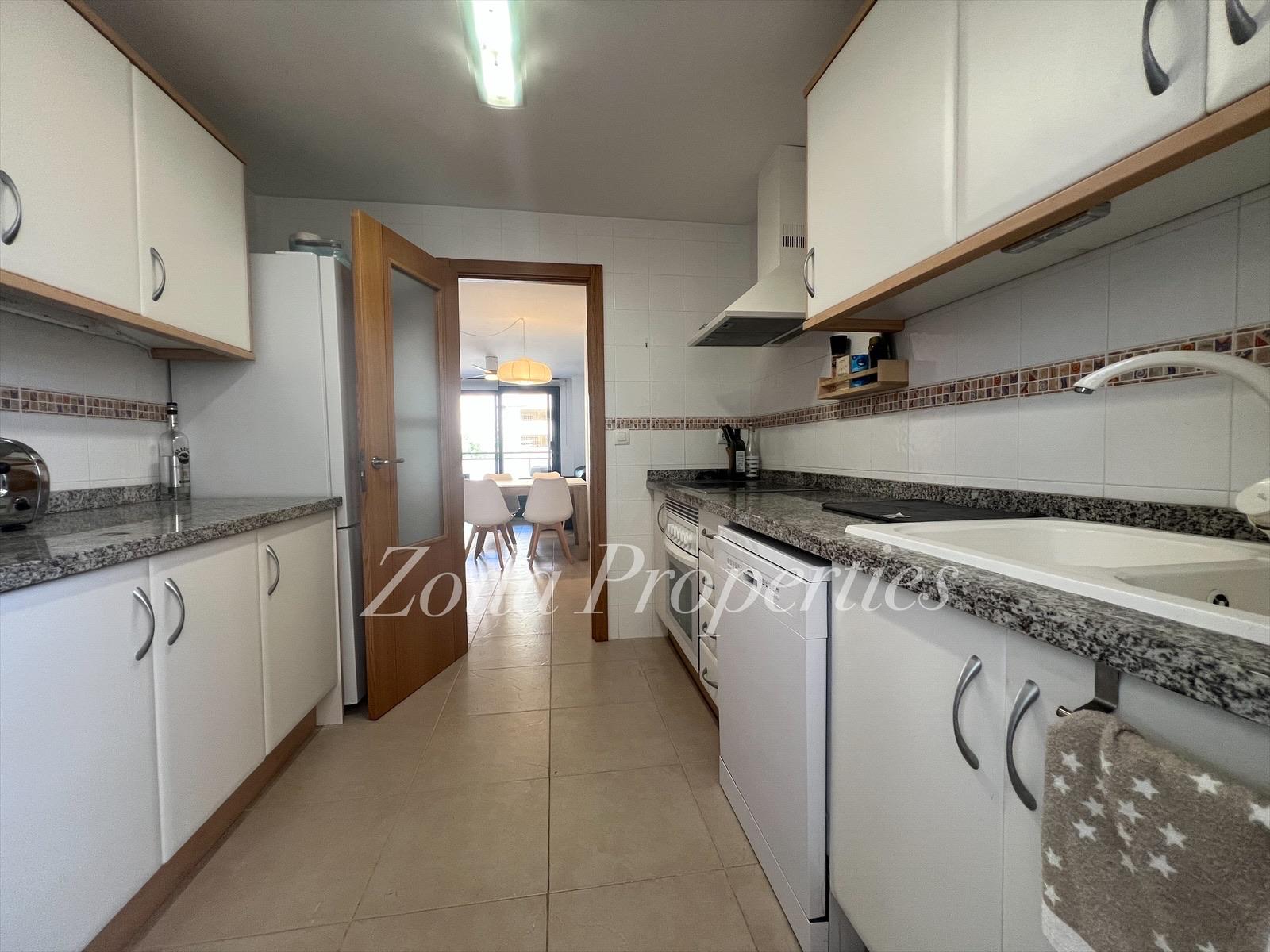 Apartamento de 3 dormitorios en puerto.