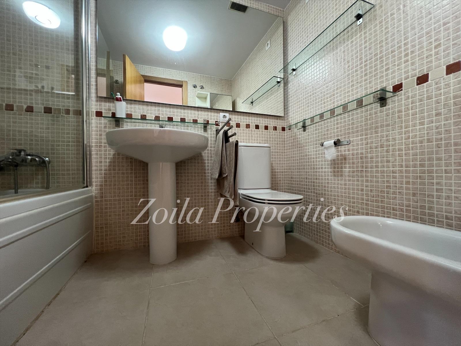 Apartamento de 3 dormitorios en puerto.