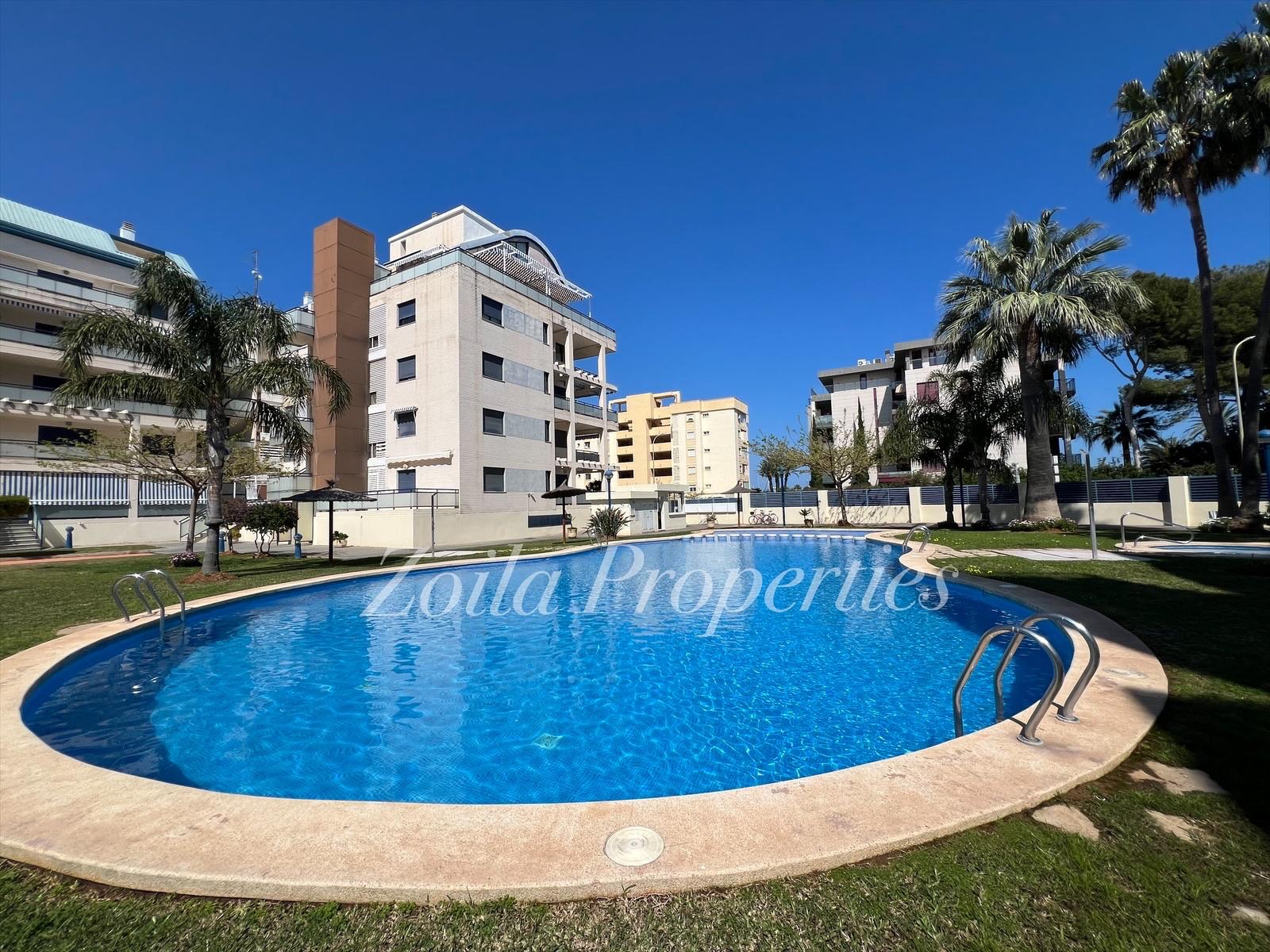 Apartamento de 3 dormitorios en puerto.