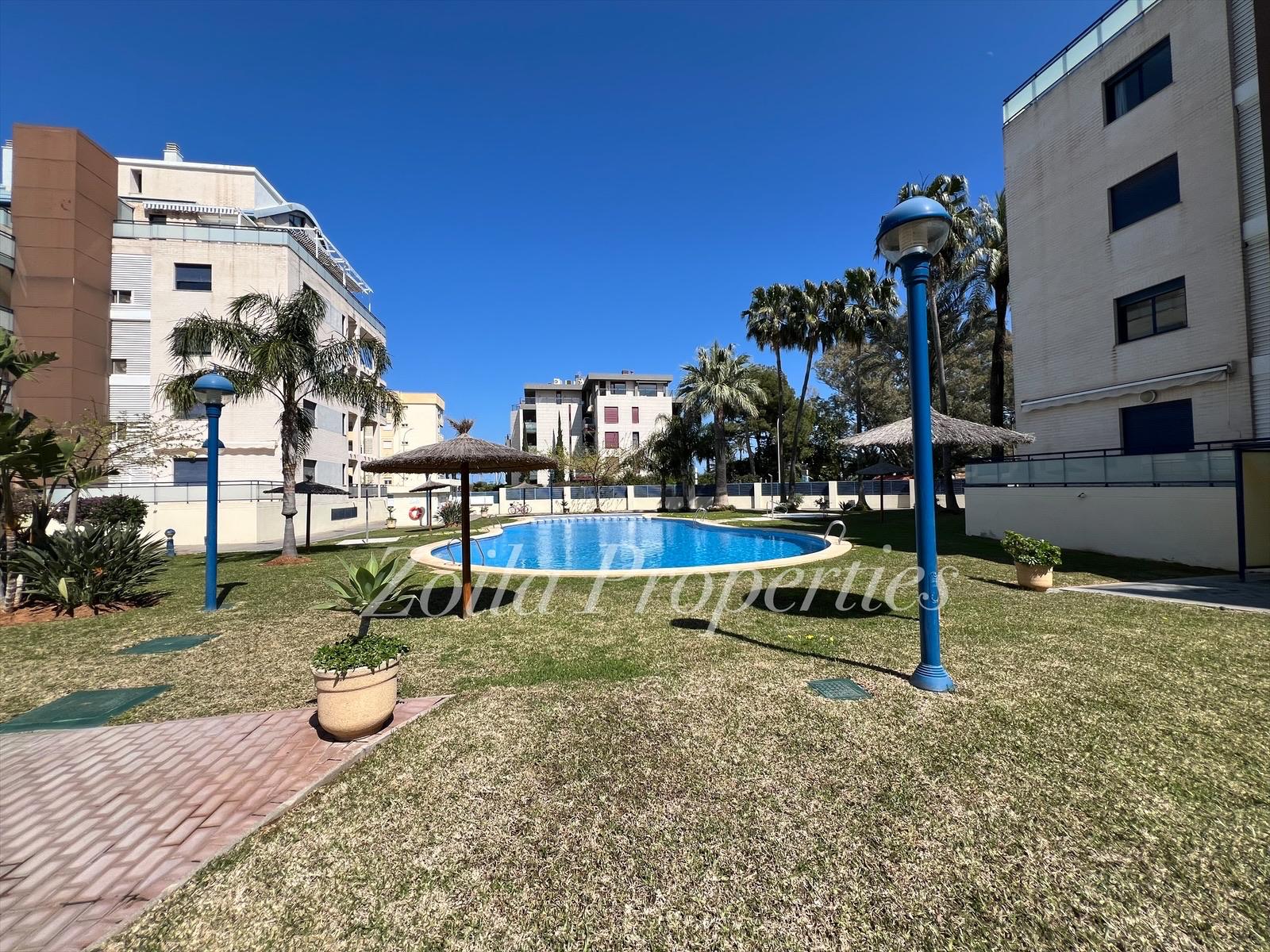 Apartamento de 3 dormitorios en puerto.
