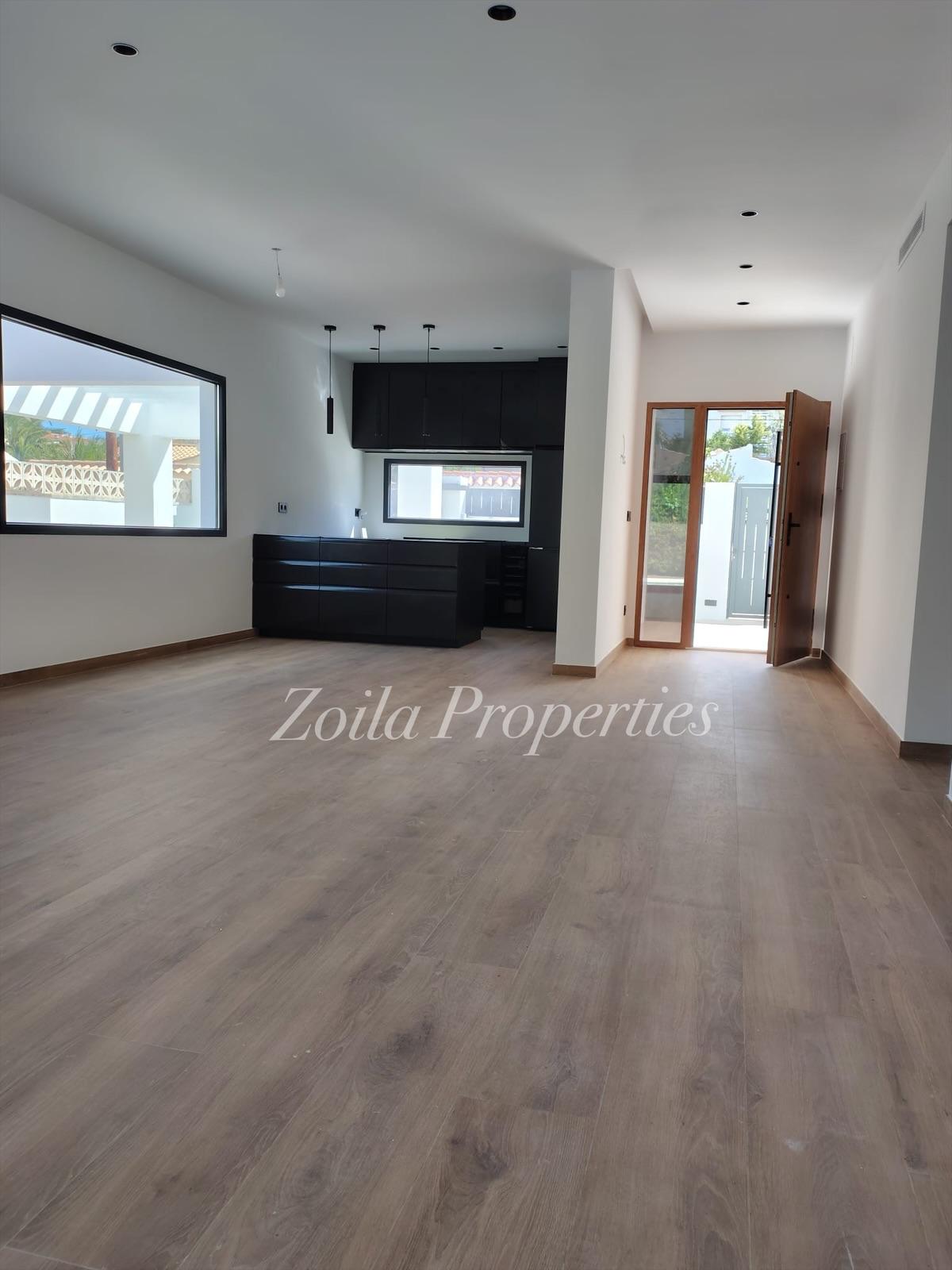 Chalet indépendant en première ligne. Neuf.