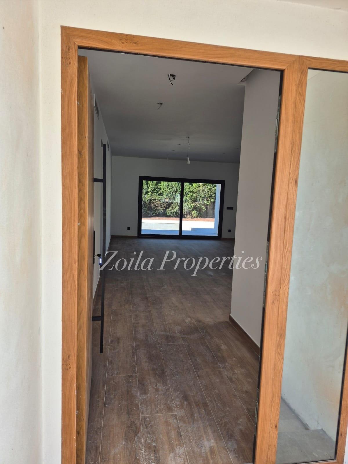 Chalet indépendant en première ligne. Neuf.