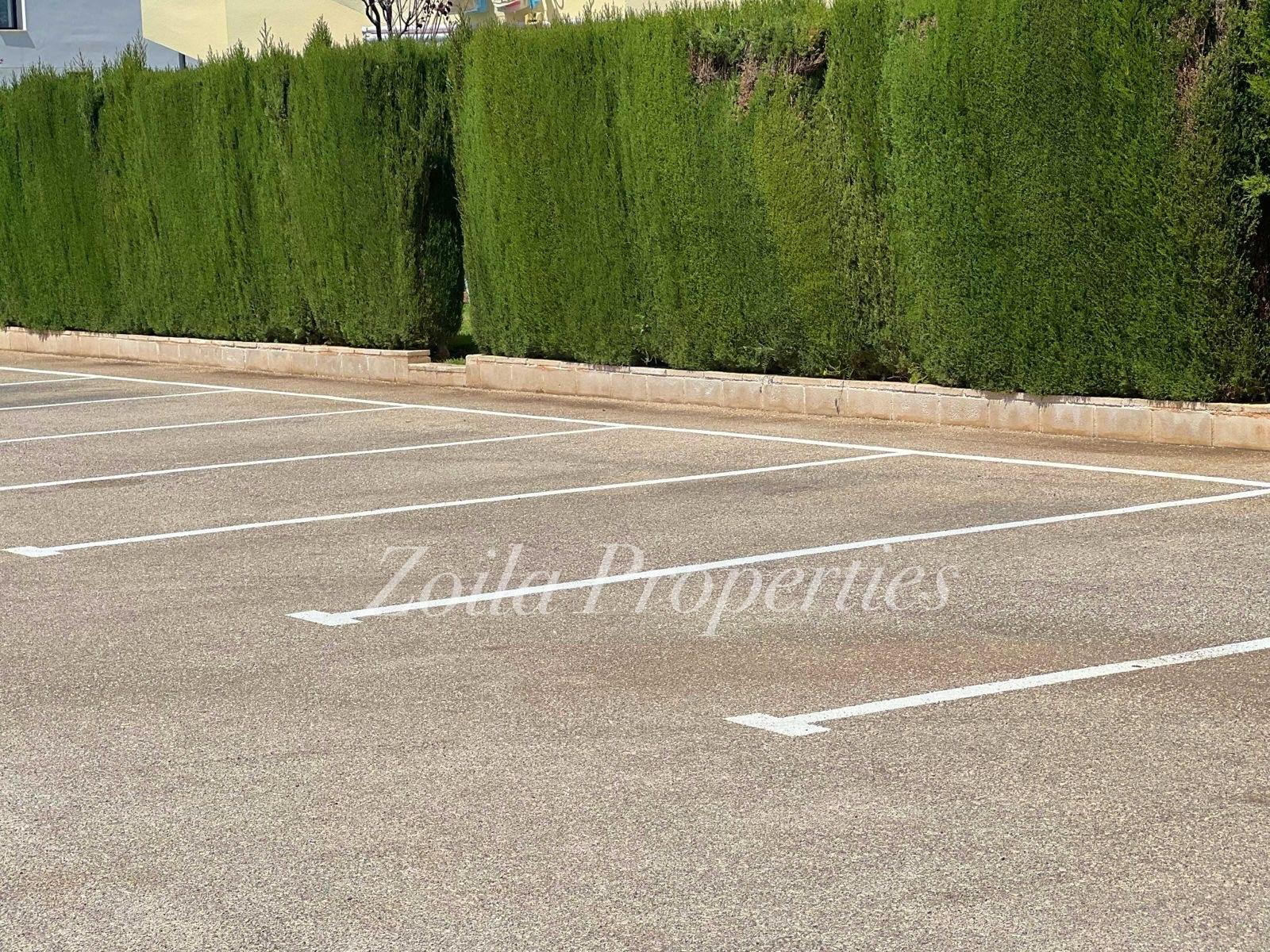 Apartamento bajo esquina en primer linea.