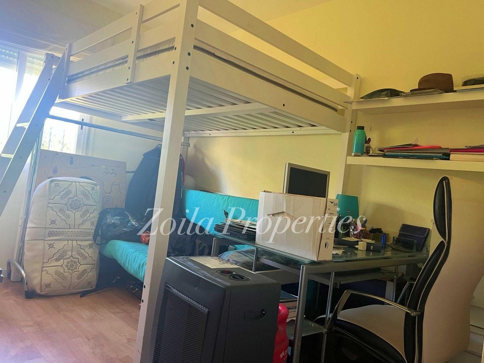 Apartamento bajo esquina en primer linea.