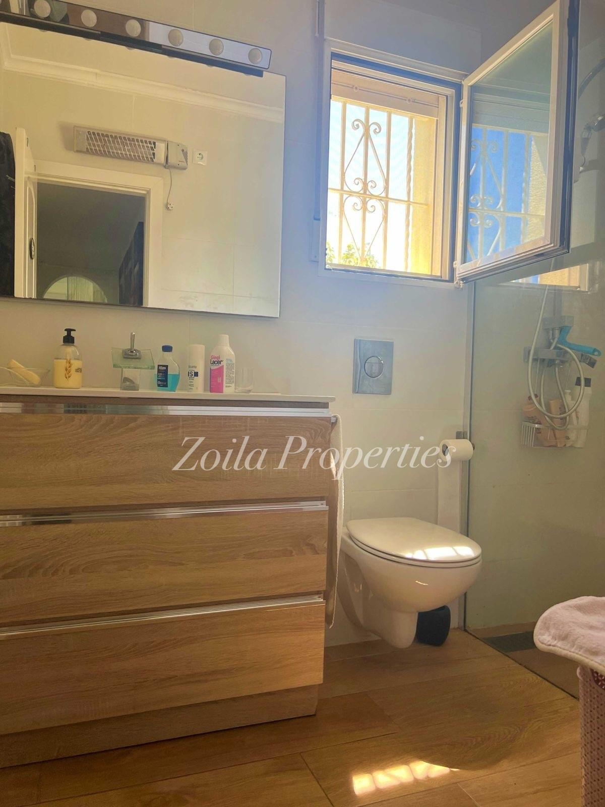 Apartamento bajo esquina en primer linea.