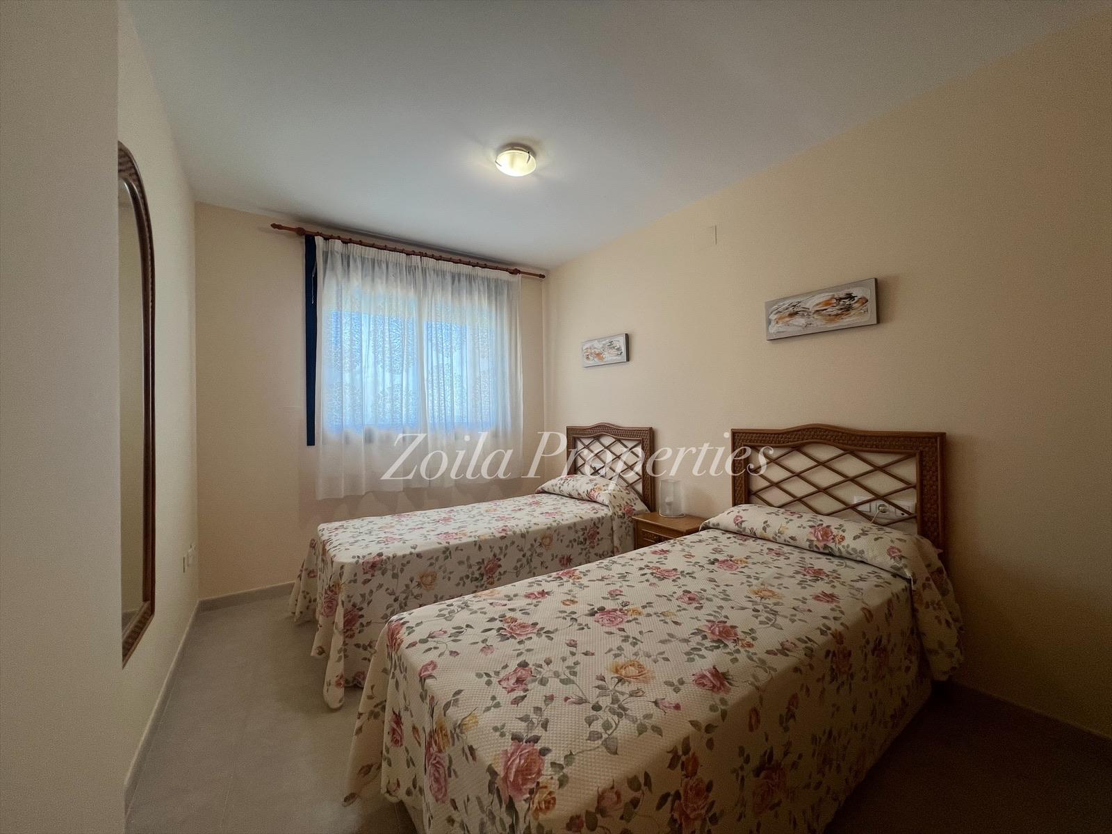 Bonito apartamento con vistas al mar.