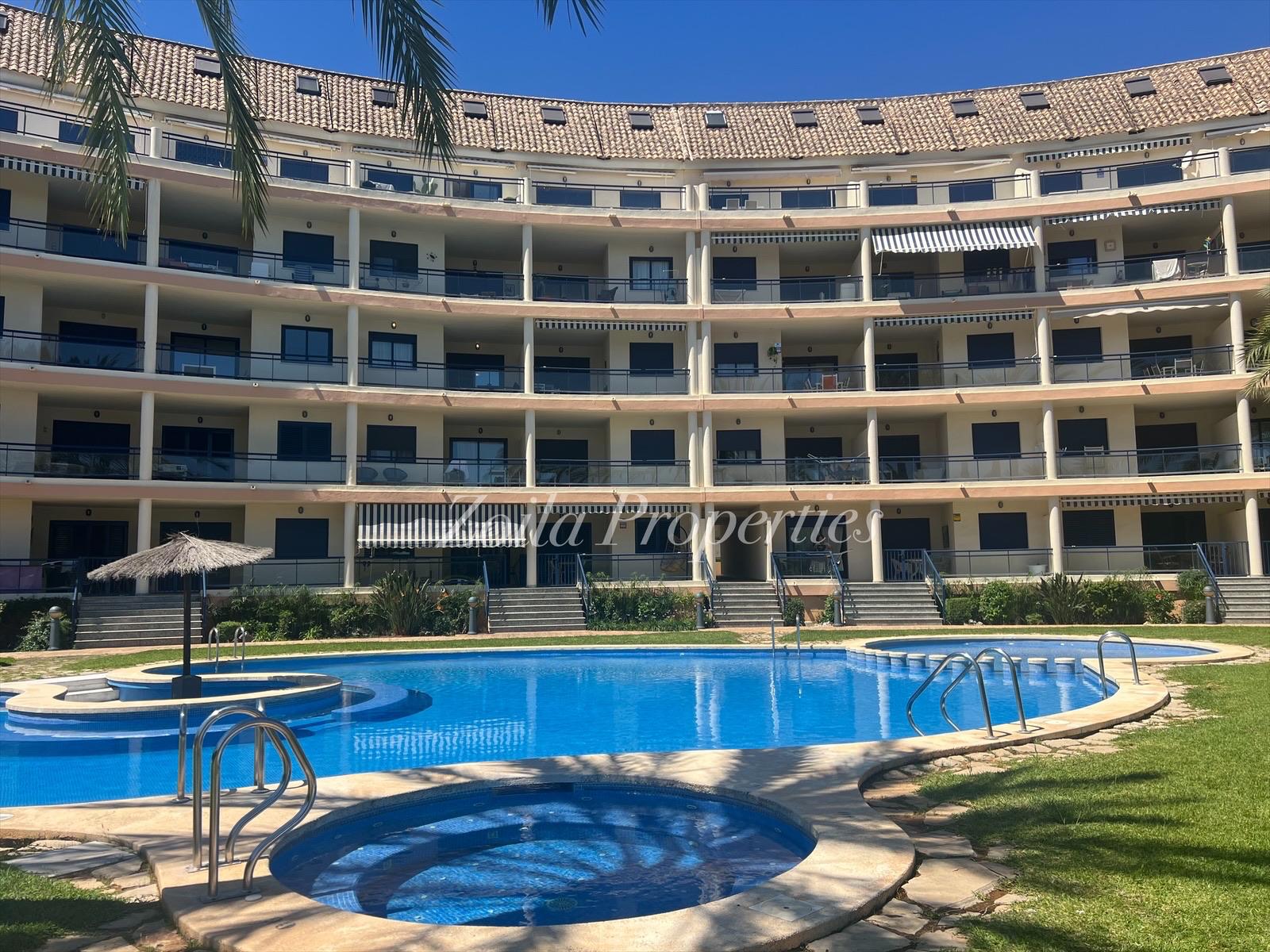Bonito apartamento con vistas al mar.