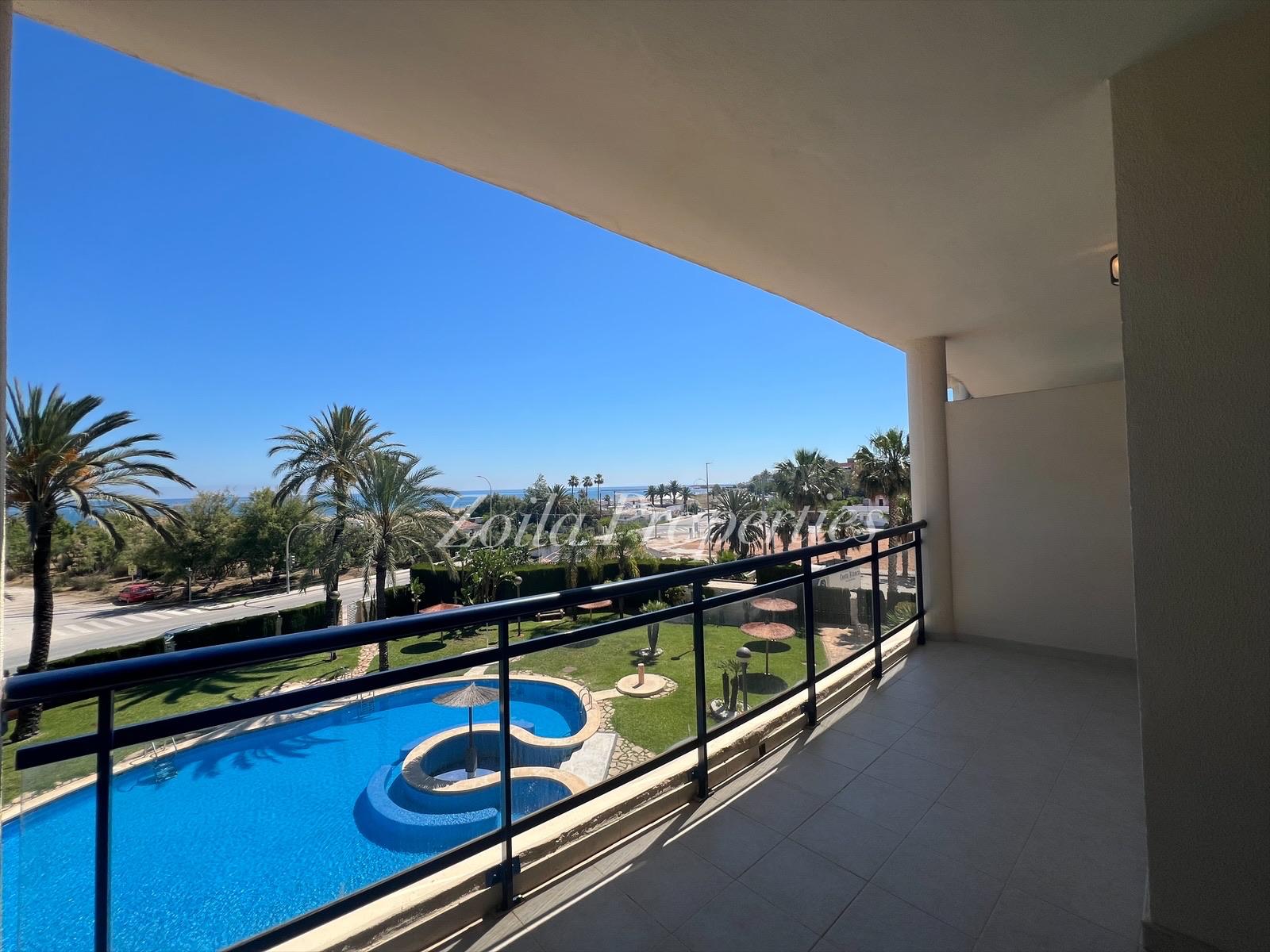 Bonito apartamento con vistas al mar.
