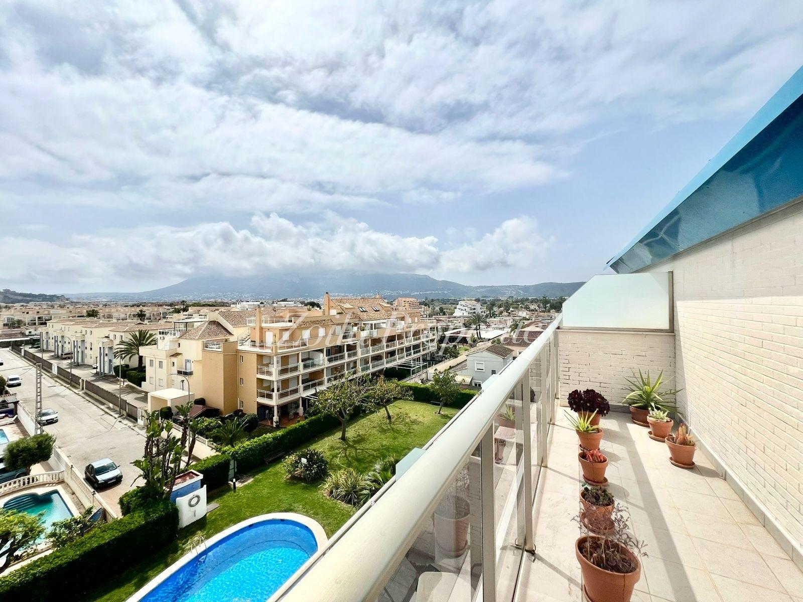 Espectacular Atico duplex con vistas Mar/Montgó.