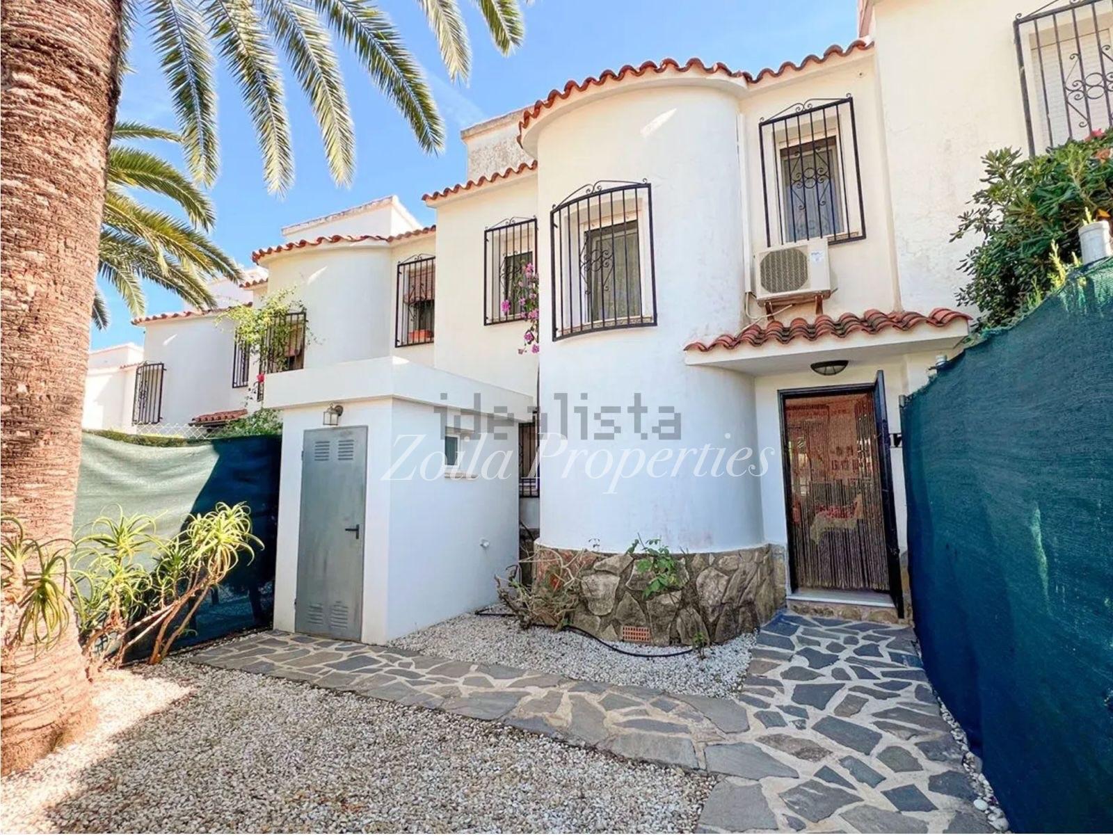 Cozy townhouse just 400m from the beach.