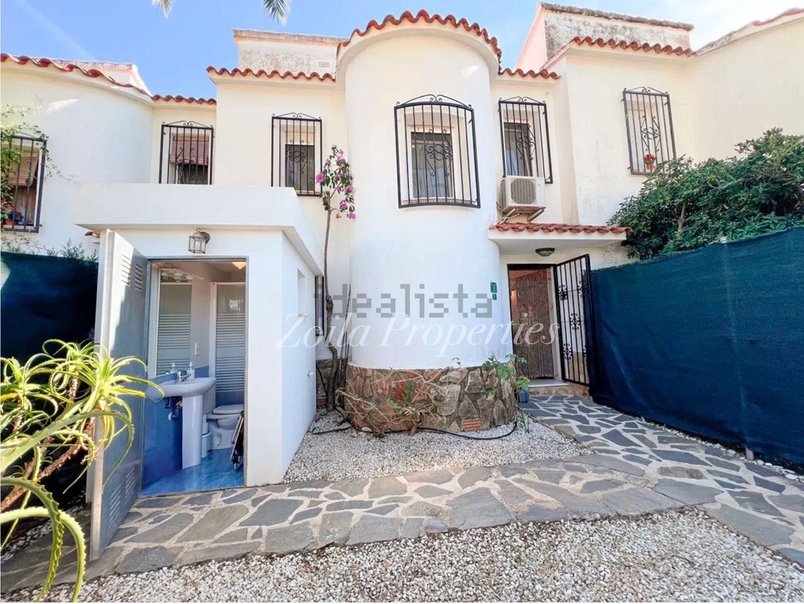 Cozy townhouse just 400m from the beach.