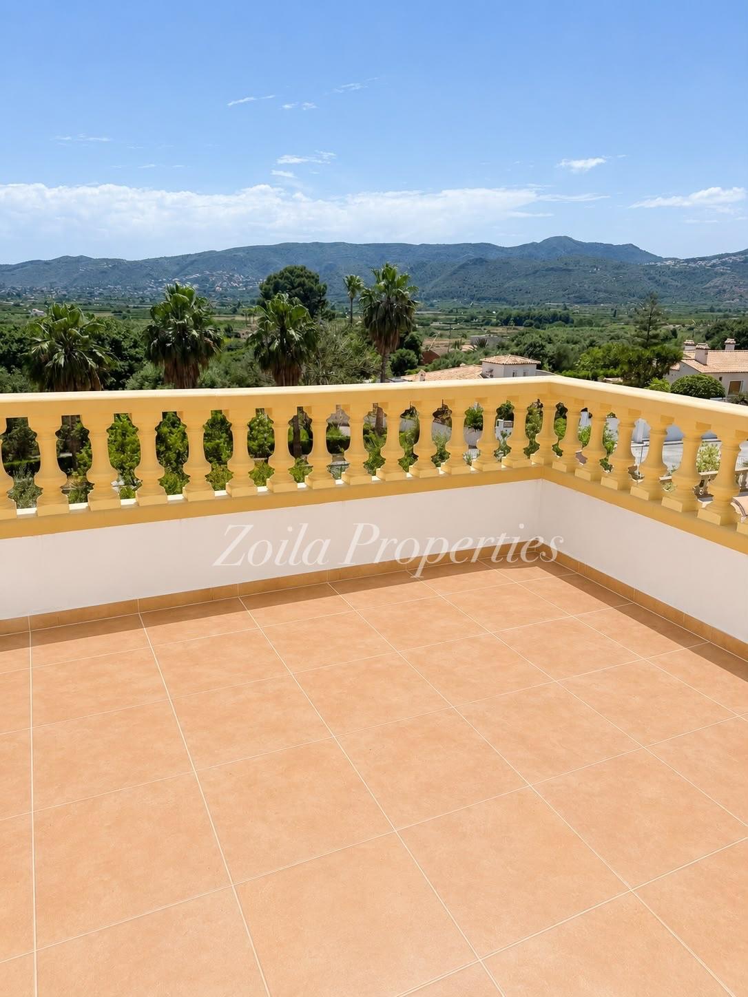 Espectacular Chalet con vistas a la montaña. Beniarbeig