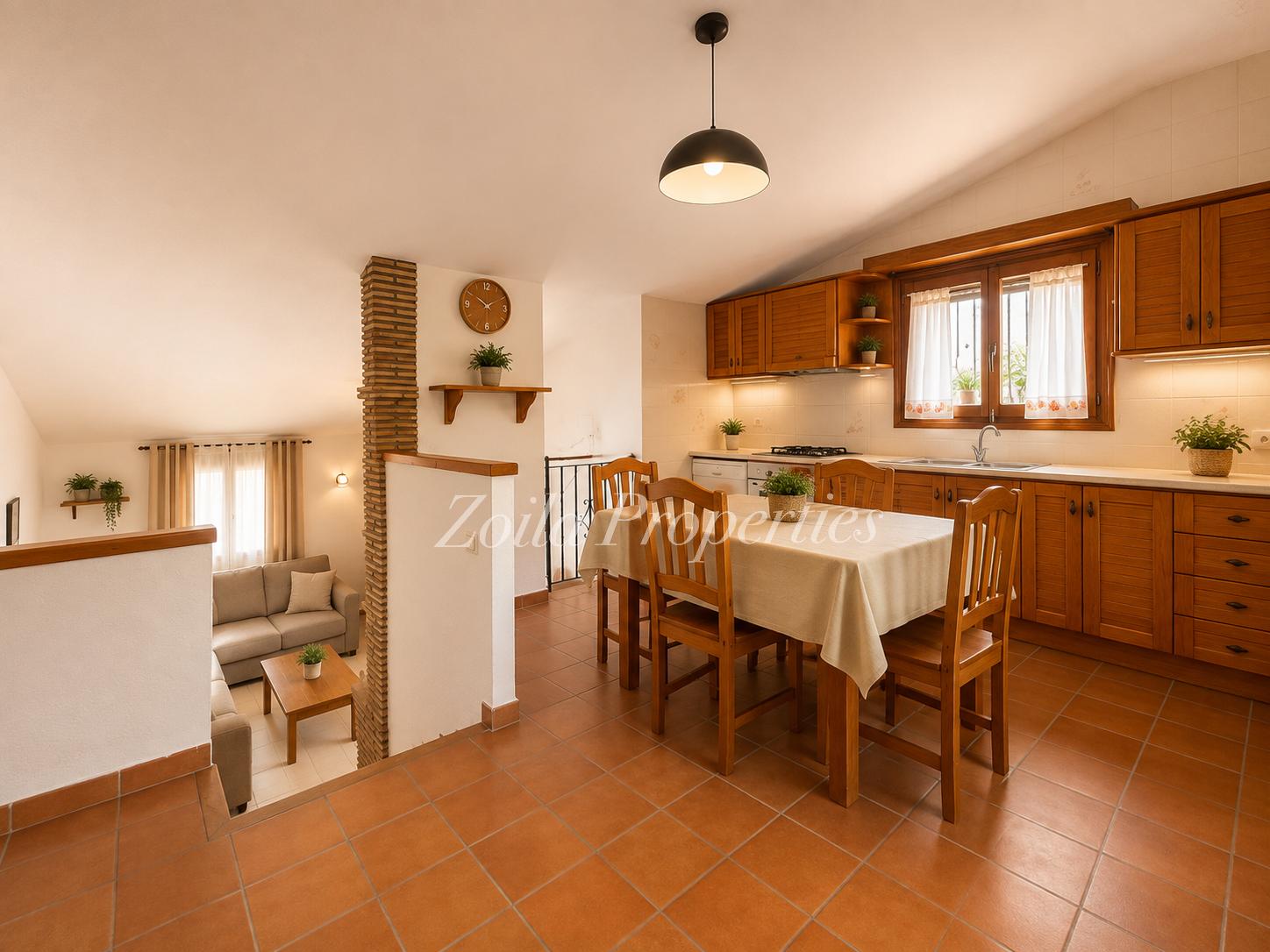 Belle maison jumelée à Montgó.