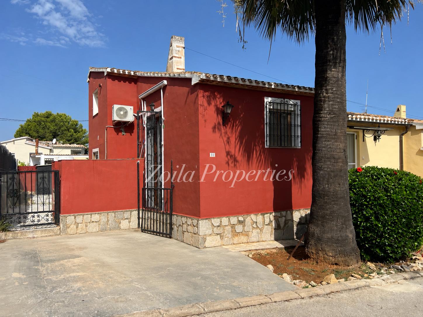 Belle maison jumelée à Montgó.