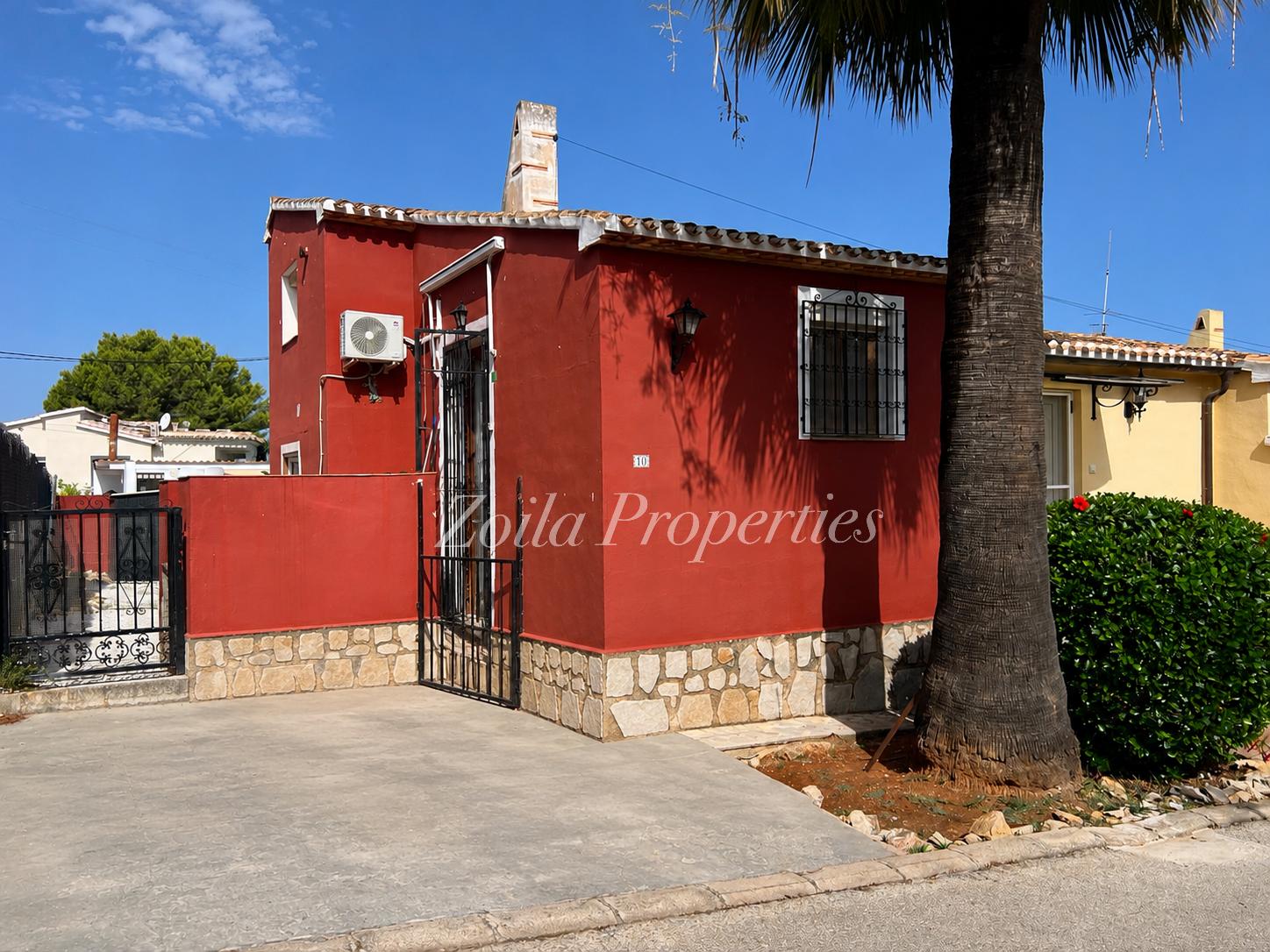 Belle maison jumelée à Montgó.