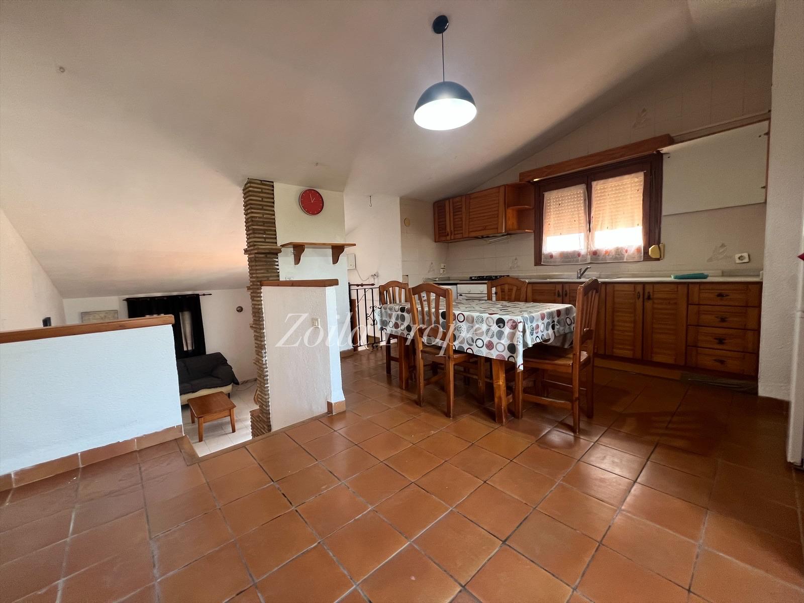 Belle maison jumelée à Montgó.