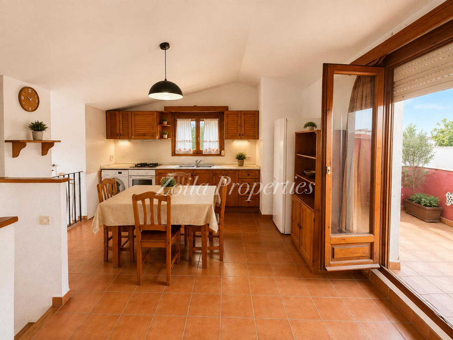 Belle maison jumelée à Montgó.