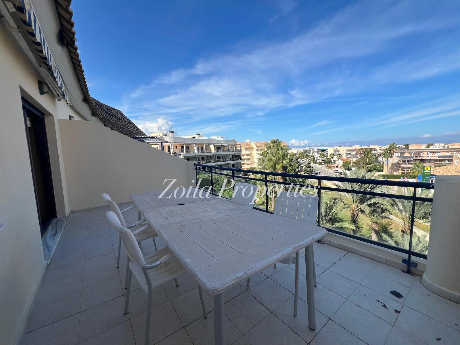 Espectacular Atico duplex con vistas Montgó y Mar.