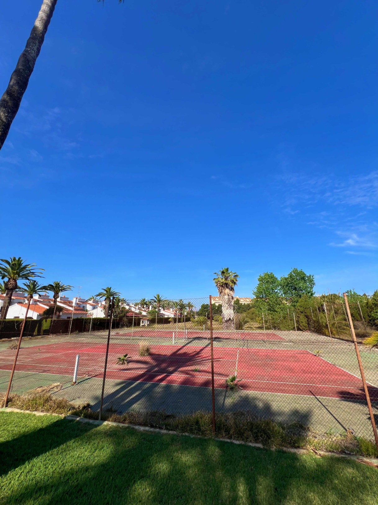 Cozy townhouse just 400m from the beach.
