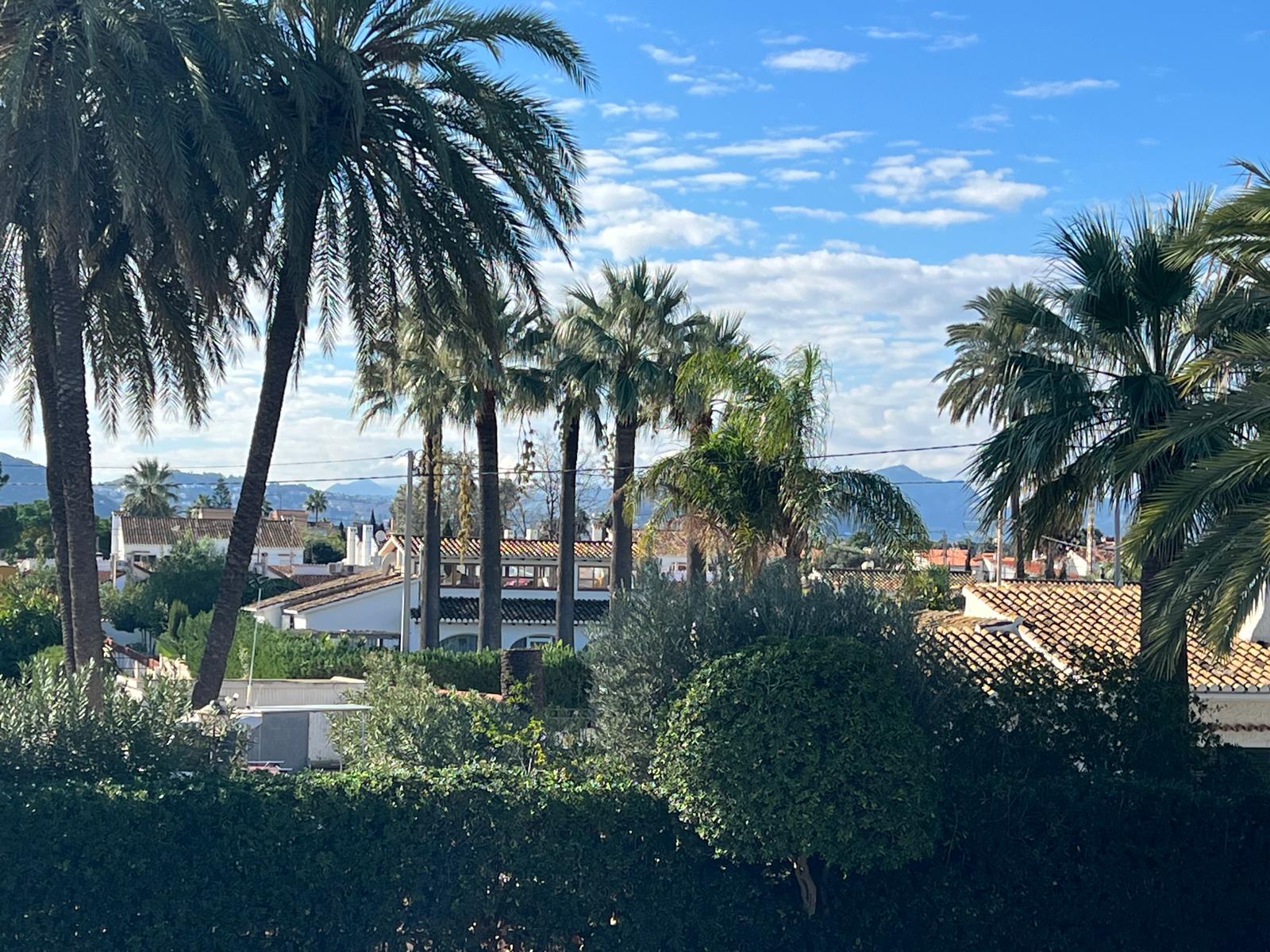 JÄHRLICHE MIETE! Studio 100 m vom Strand entfernt.