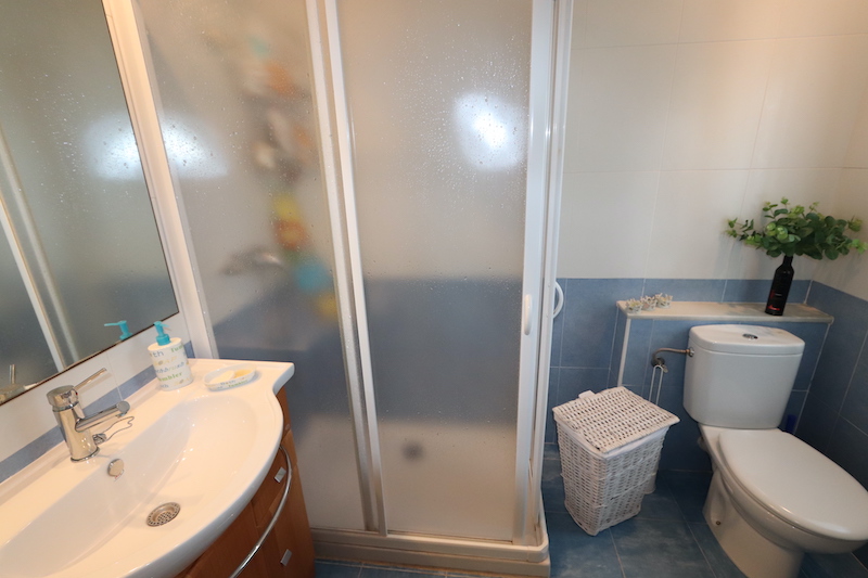 Cozy townhouse just 400m from the beach.